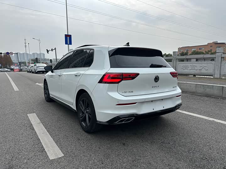 Фото 9 - Volkswagen Golf