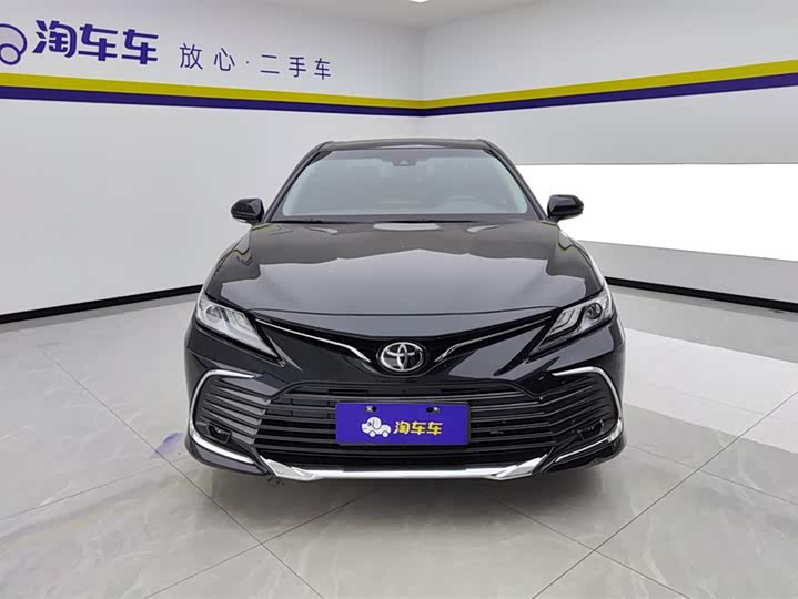 Фото 2 - Toyota Camry