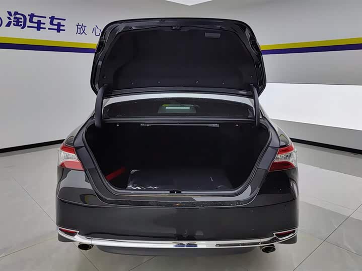 Фото 4 - Toyota Camry