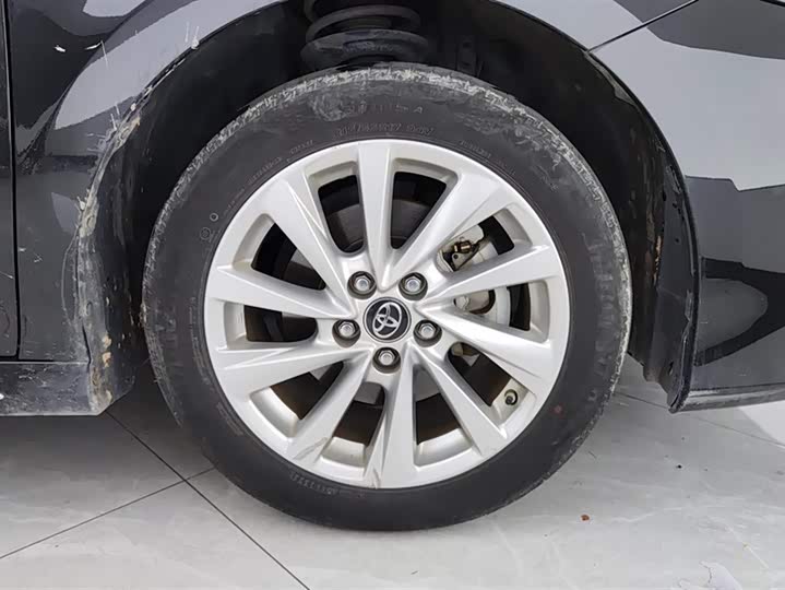 Фото 6 - Toyota Camry