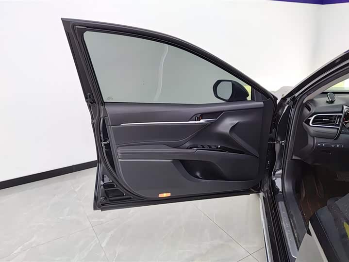 Фото 7 - Toyota Camry