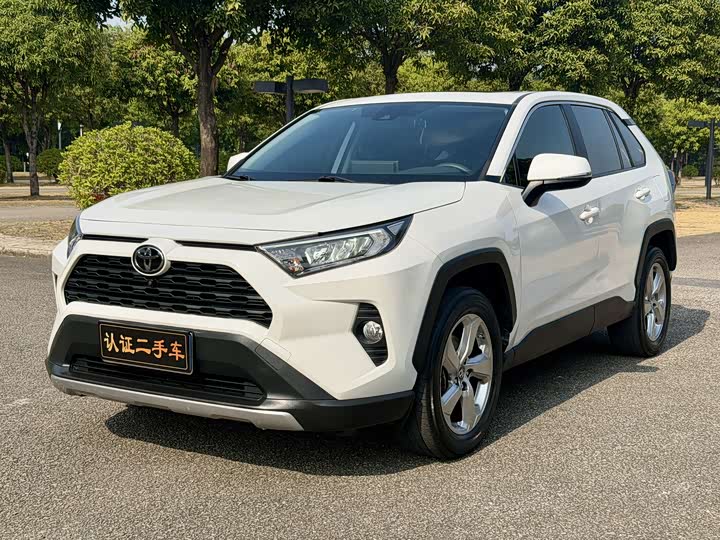 Фото 1 - Toyota RAV4