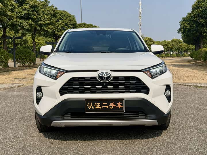 Фото 2 - Toyota RAV4