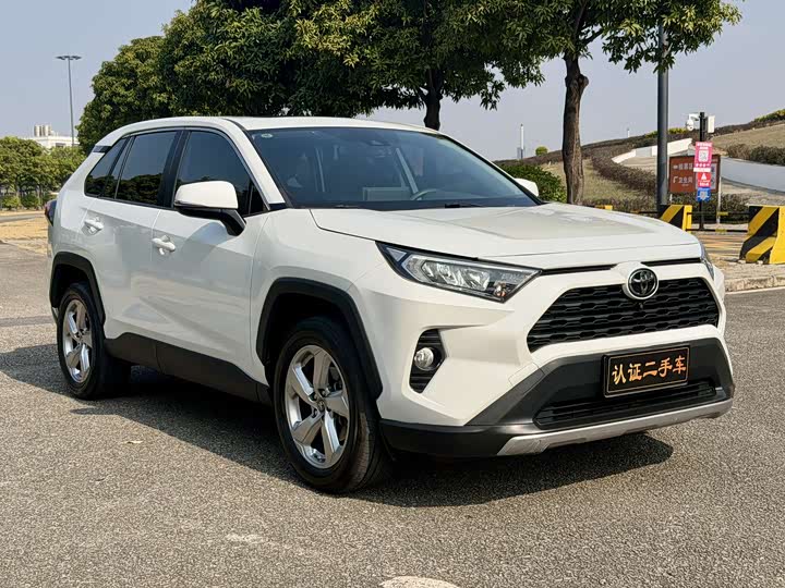 Фото 3 - Toyota RAV4