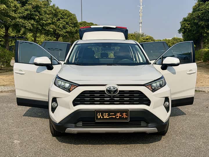 Фото 4 - Toyota RAV4