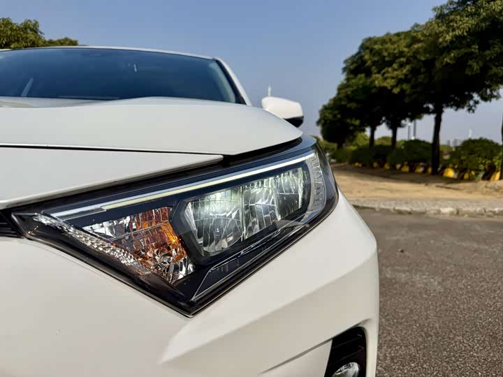 Фото 6 - Toyota RAV4