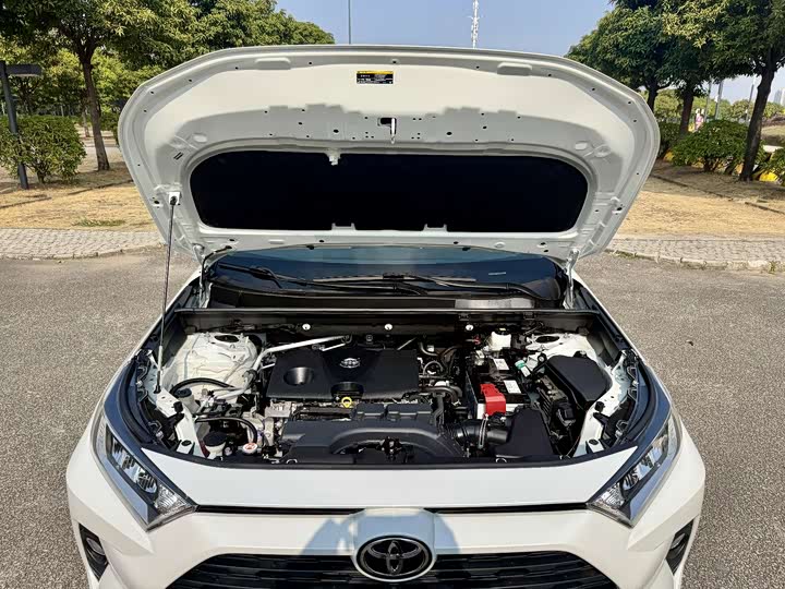 Фото 9 - Toyota RAV4