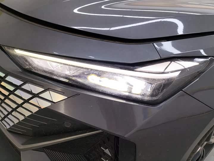 Фото 5 - Changan UNI-V Hybrid