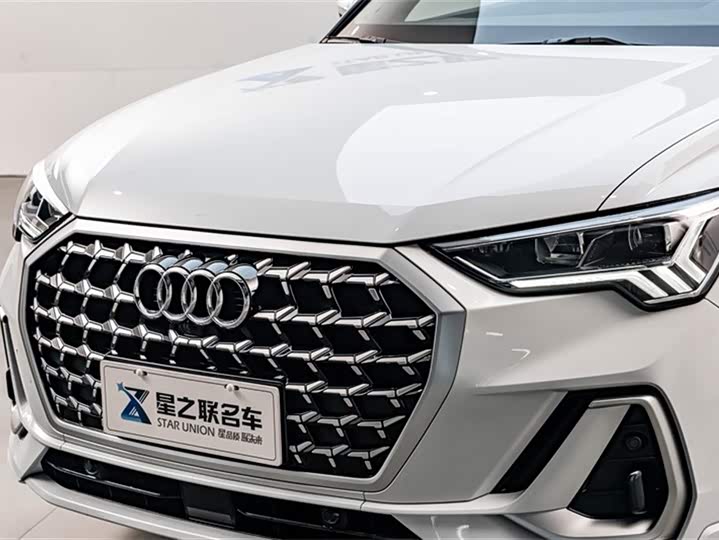 Фото 4 - Audi Q3