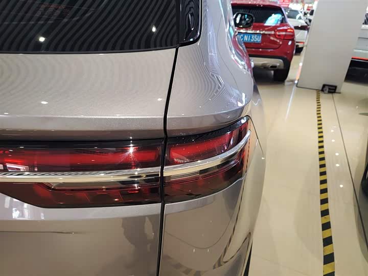 Фото 8 - Geely Monjaro