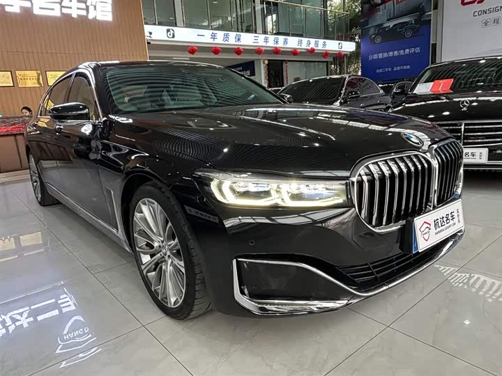 Фото 3 - BMW 7 Series