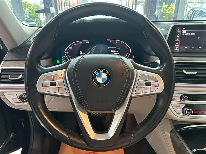 Фото 8 - BMW 7 Series