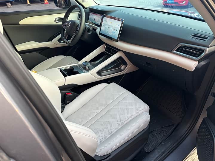 Фото 8 - BYD Yuan Up