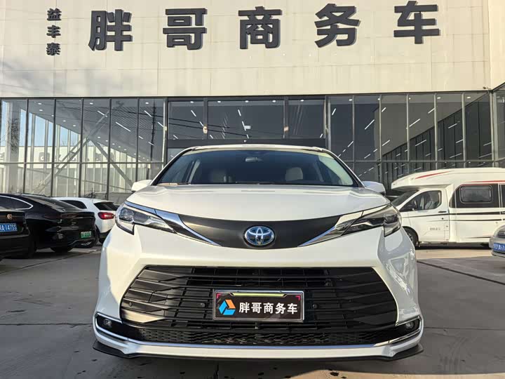 Фото 2 - Toyota Sienna