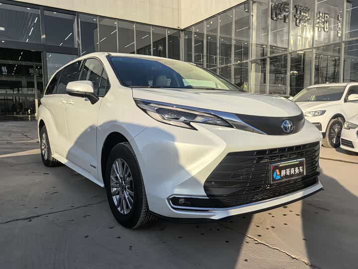 Фото 3 - Toyota Sienna