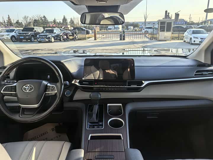 Фото 5 - Toyota Sienna