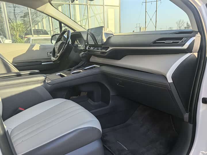 Фото 6 - Toyota Sienna