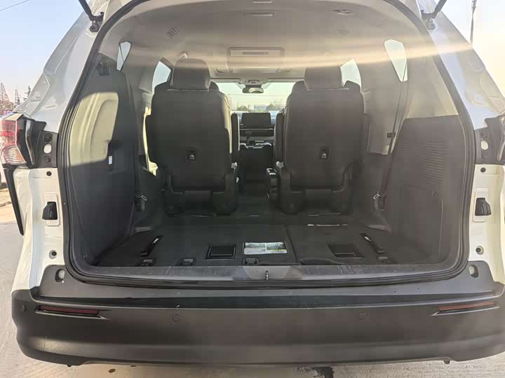 Фото 7 - Toyota Sienna