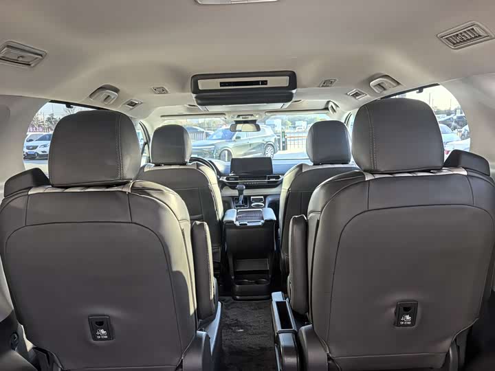 Фото 9 - Toyota Sienna