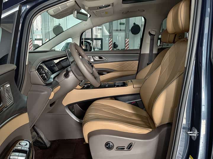 Фото 5 - Denza D9