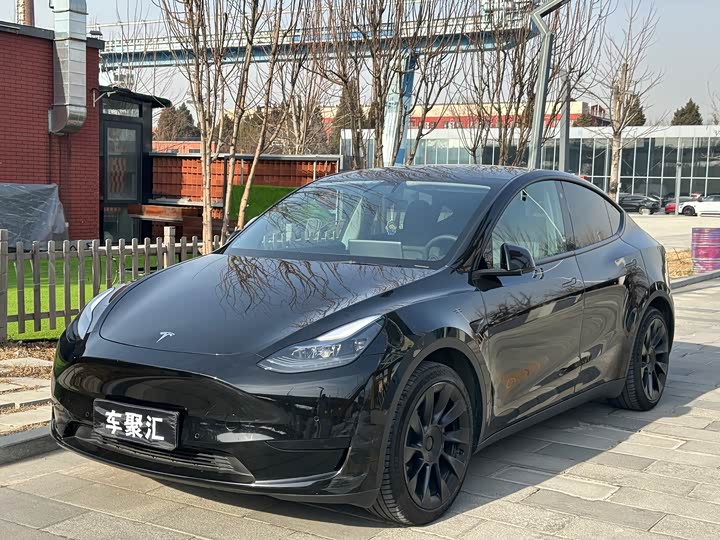 Фото 1 - Tesla Model Y