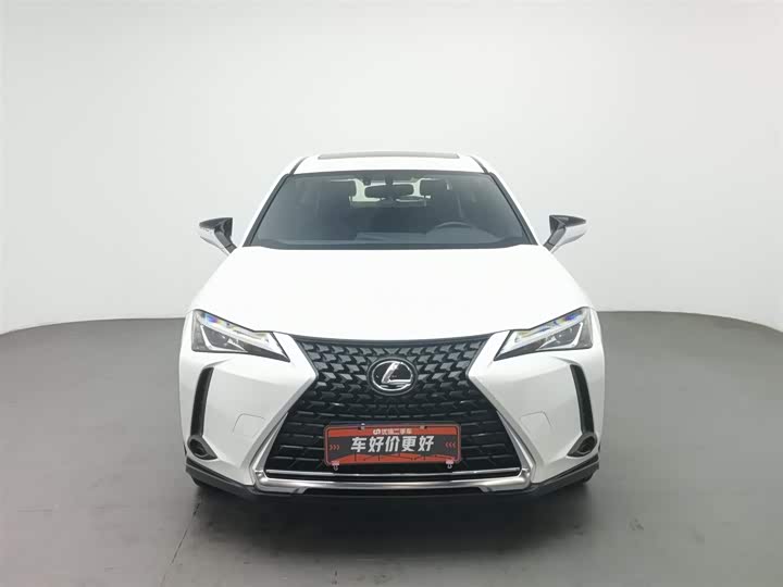 Фото 3 - Lexus UX