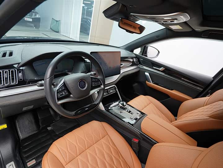 Фото 3 - BYD Tang Hybrid/EV