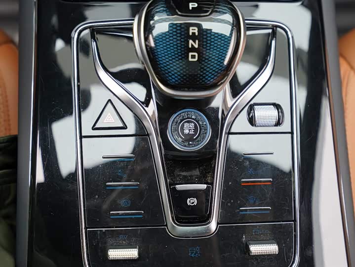 Фото 9 - BYD Tang Hybrid/EV