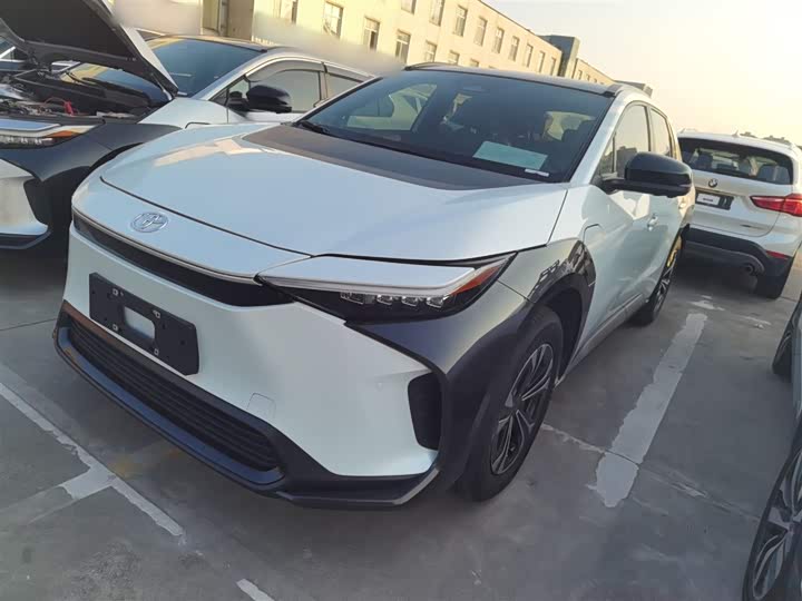 Фото 1 - Toyota bZ4X