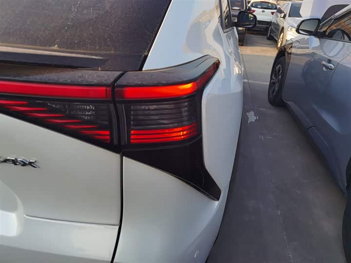 Фото 8 - Toyota bZ4X