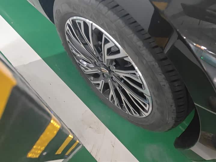 Фото 6 - Hongqi H5