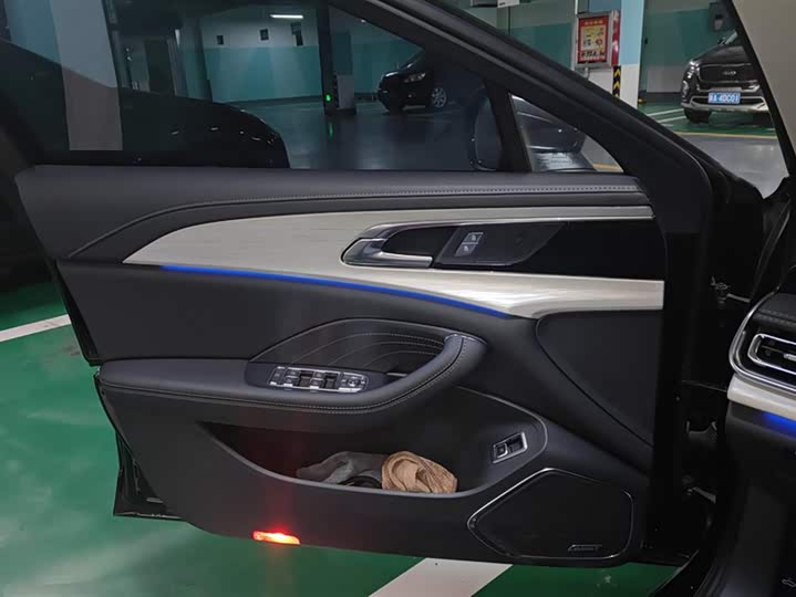 Фото 7 - Hongqi H5