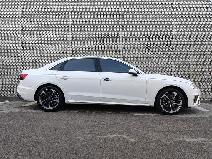 Фото 3 - Audi A4L