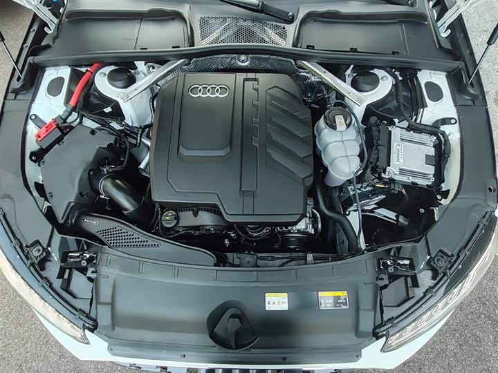 Фото 8 - Audi A4L
