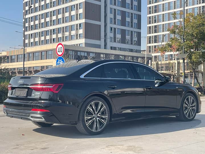 Фото 6 - Audi A6L