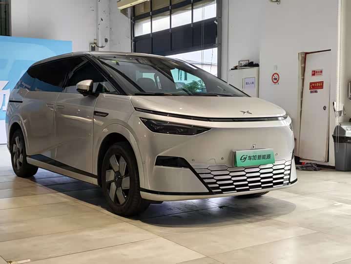 Фото 3 - XPeng X9