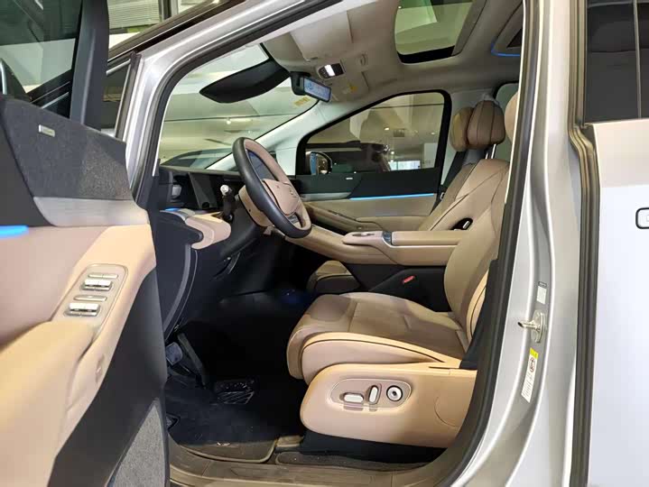 Фото 4 - XPeng X9