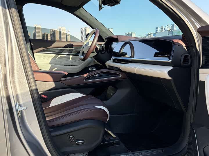 Фото 7 - Geely Monjaro