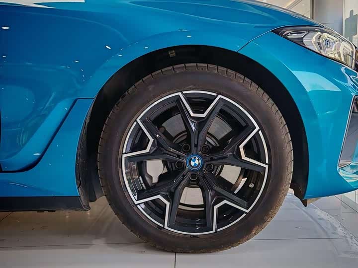 Фото 8 - BMW i3