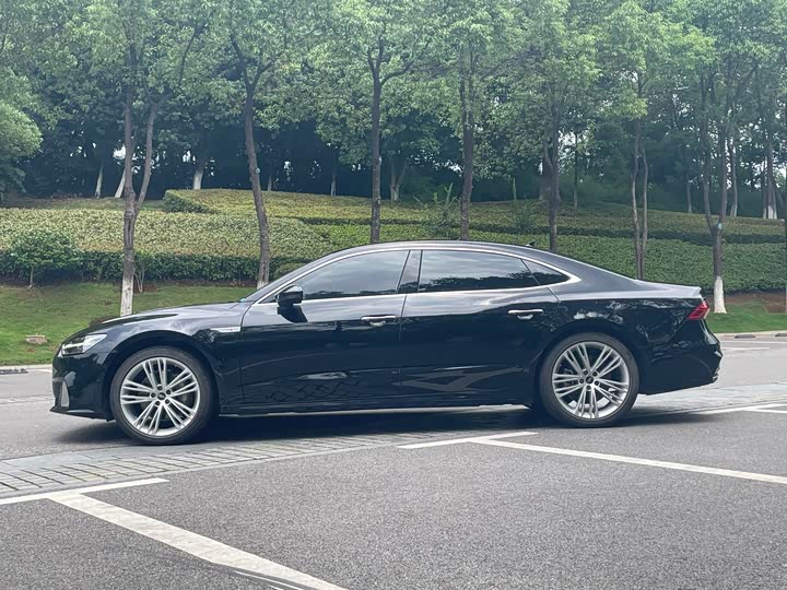 Фото 3 - Audi A7L