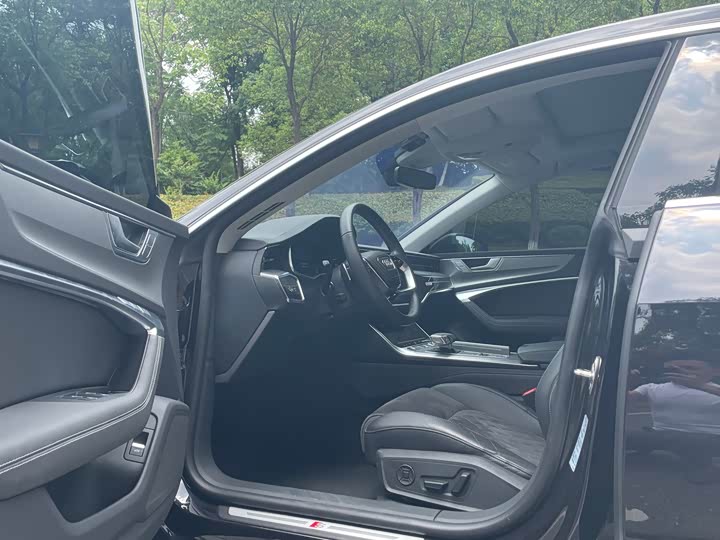 Фото 4 - Audi A7L