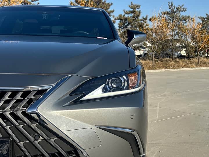 Фото 2 - Lexus ES