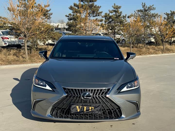 Фото 3 - Lexus ES