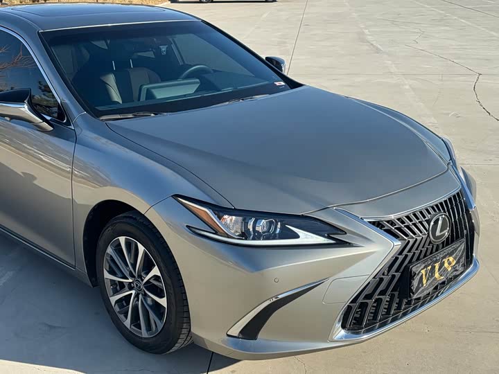 Фото 5 - Lexus ES