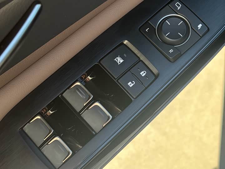 Фото 8 - Lexus ES