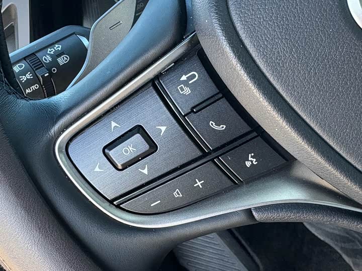 Фото 9 - Lexus ES