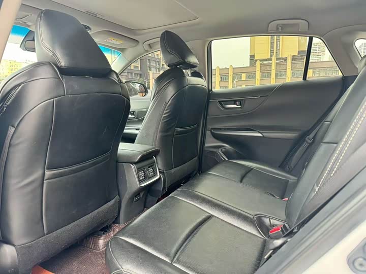 Фото 5 - Toyota Harrier