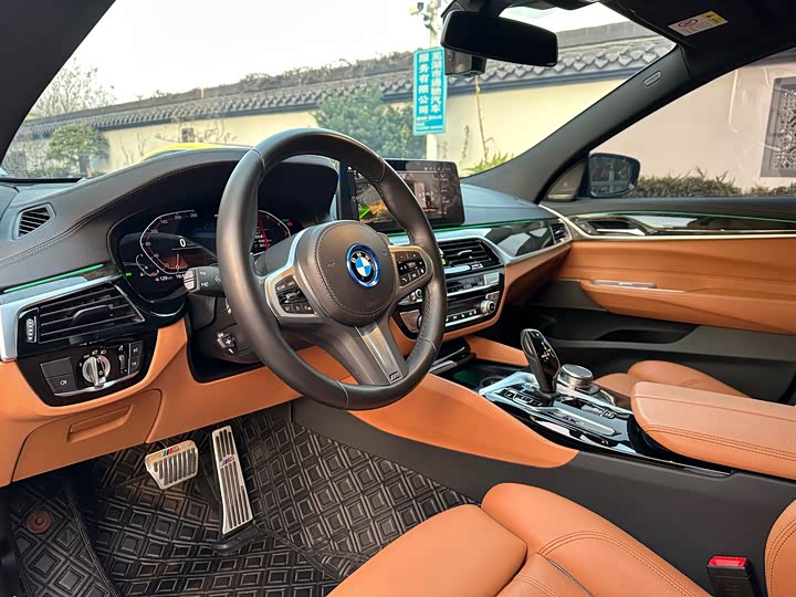 Фото 8 - BMW 6 Series GT