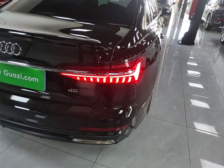 Фото 8 - Audi A6L