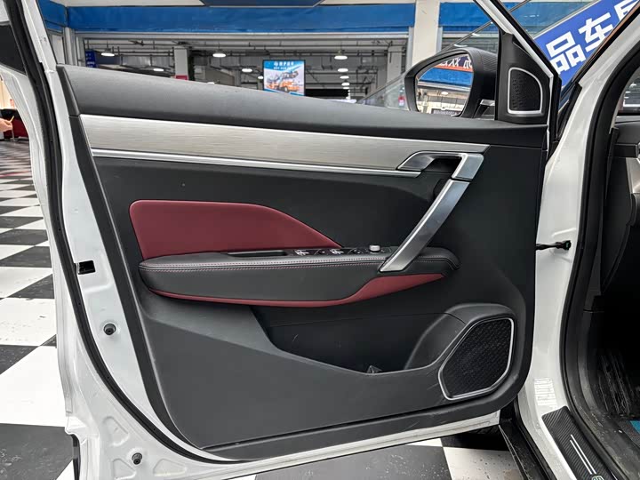 Фото 6 - Geely Coolray